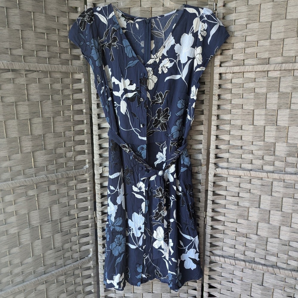 Talbots Fit & Flare Dress Blue Floral V-Neck Tie Waist Sz 12P Preppy Feminine